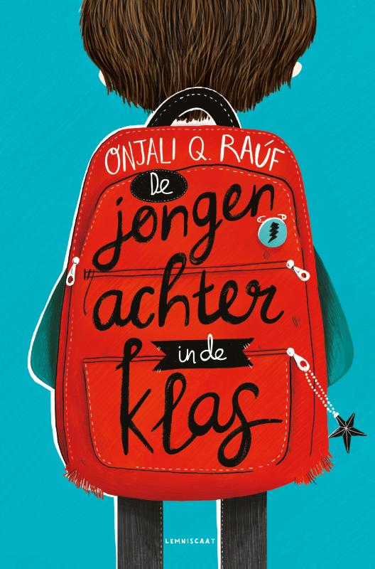 Jongen achter in de klas